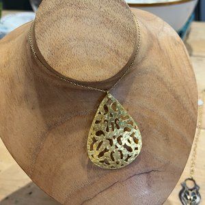 GOLD TEARDROP NECKLACE